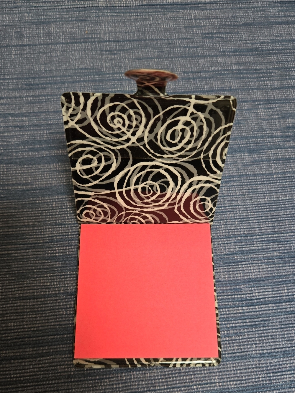 Refillable Black Swirl Pattern Sticky Note Holder with Pink Notes